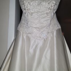 Allure Bridals Off White/cream/ Ivory Wedding Dress 