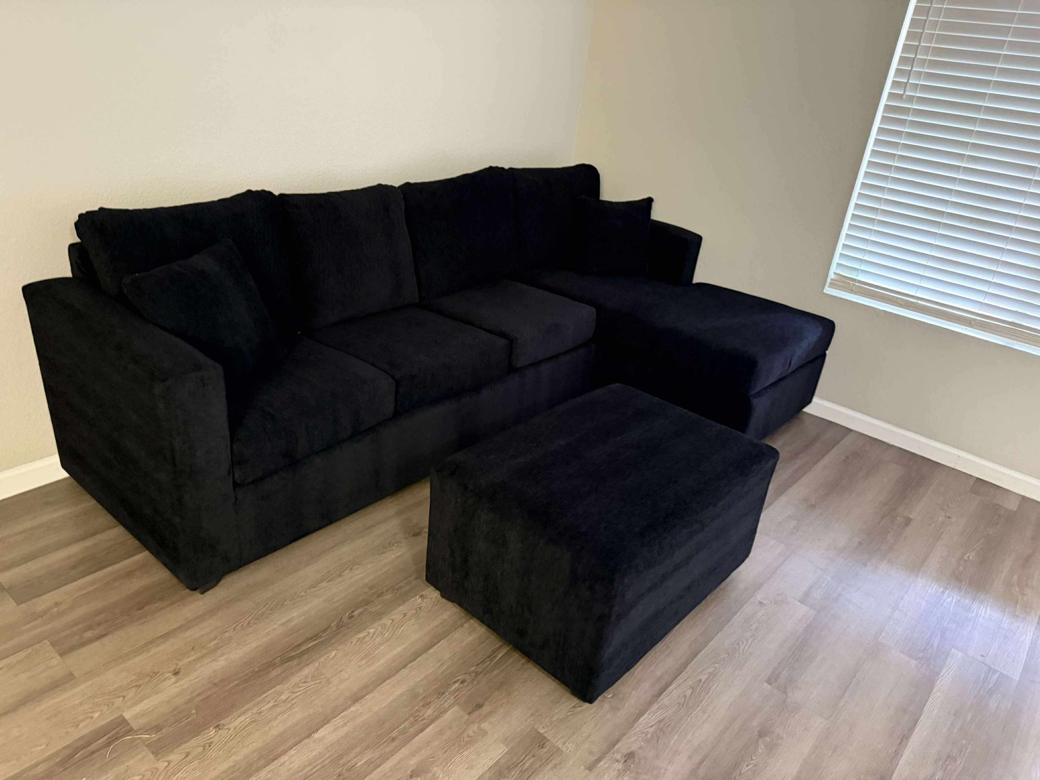 Brand New Black Sectionals With Free Ottoman 