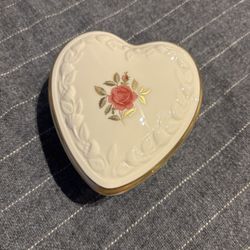 Heart-shaped trinket box
