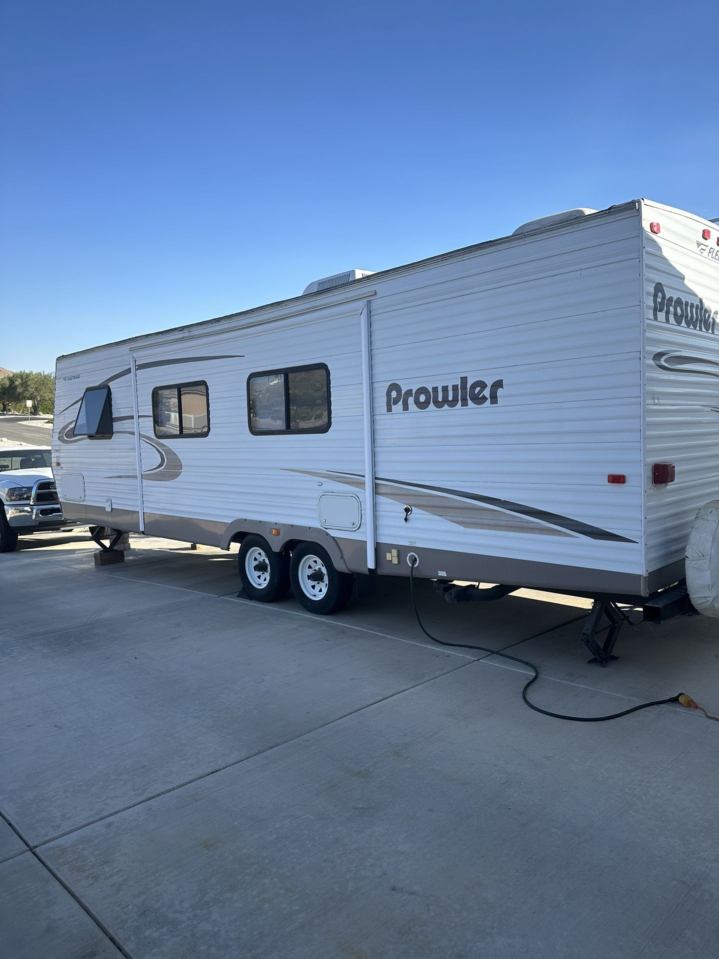2005 Prowler 30ft Travel Trailer for Sale in Apple Valley, CA OfferUp