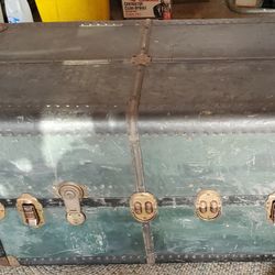 Vintage Trunk 