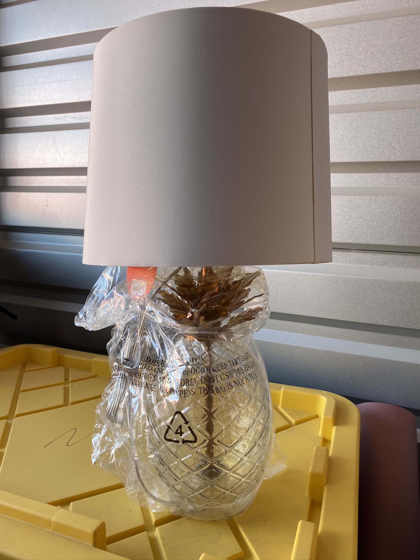 Pineapple Glass table lamp