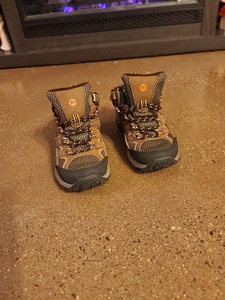 Merrill Boys Hiking Boots, Size 12.5
