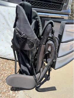 Baby hiking carrier