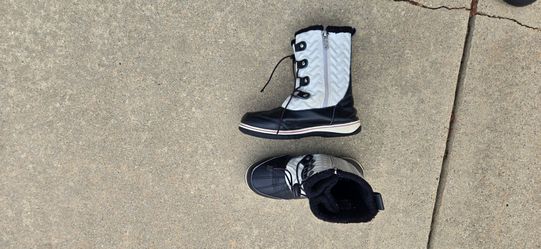 Girls Used Winter Boots - Size 4