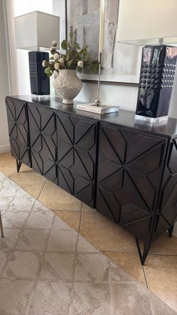 Side board/ TV stand/ Buffett cabinet