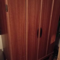 Armoire / Entertainment Center
