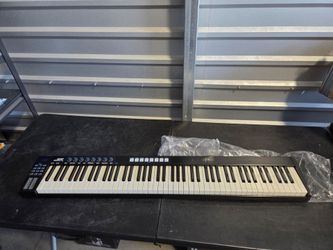 Monoprice Stage Right Series SRK88 USB Controller with Semi-Weighted Key Pads, Inputs and Outputs