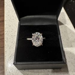 Moissanite Oval 10k Gold Ring Sz 7