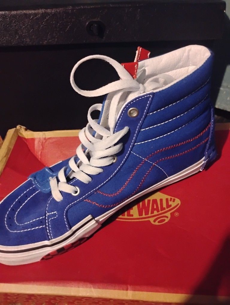Size 9 Vans Sk8 "Reissue Cap "Model Man Sneakers