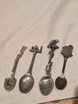 Pewter VTG souvenir collector spoons 🥄, lot of 4 unique collectables