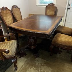 Dinning room set with china cabinet heavy set.