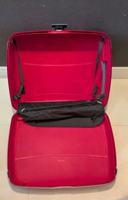 2 luggage 1 Samsonite and 1 Roncato