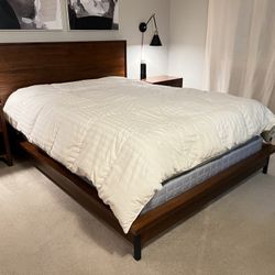 Macy’s Furniture Oslo Queen Bedframe Walnut