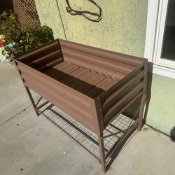 Raised metal garden planter