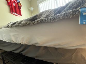 Free Two Twin Size Mattress - Excellent Condition (White and gray)