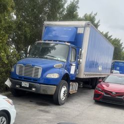 2011 Freightliner - 28 Ft Box Truck With Liftgate - Bad Engine 