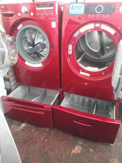 Front load washer LG and electric dryer Samsung set with pedestals