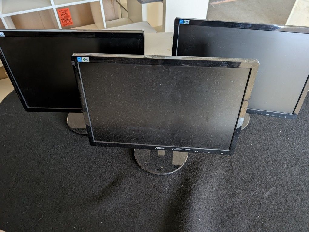 3 Asus Monitors VGA/Dvi