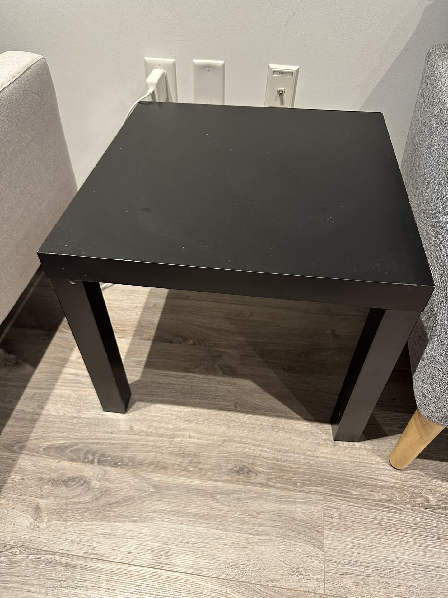 2 Side Tables