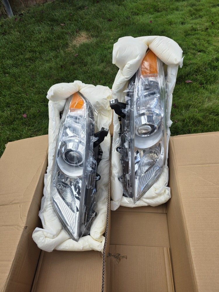 Box of 2 - Headlight Assembly TDZC-128-CE, Black Housing, Clear/Amber Lens