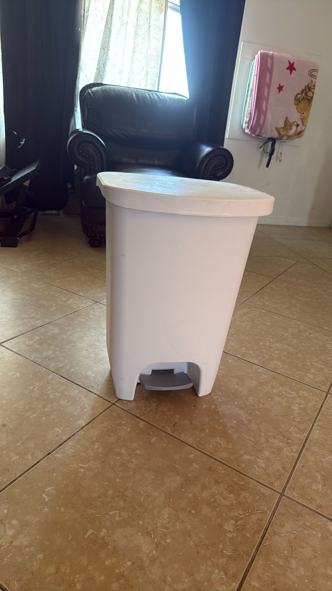 13 Gallon Kitchen Trash Can