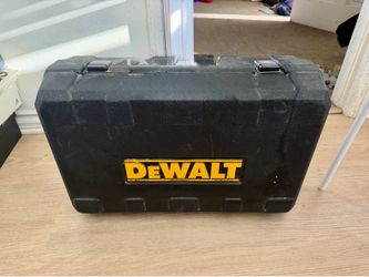 DeWalt 18V 4-Tool Cordless Combo Kit with Case - 3 Batteries & 2 Chargers