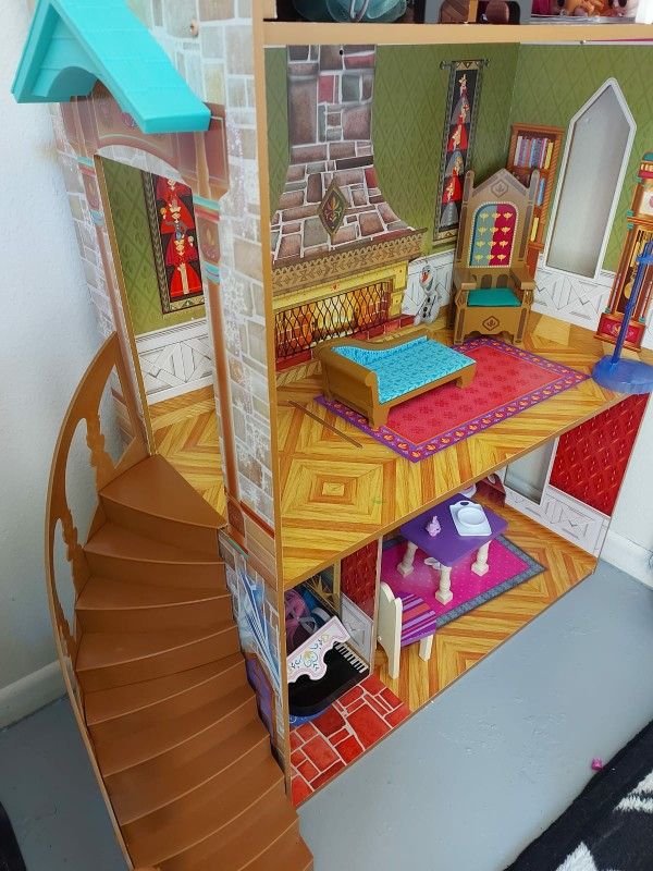 Like new Frozen house for sale ( original price was $150 and I am selling for half the price, please don't ask for lower price)