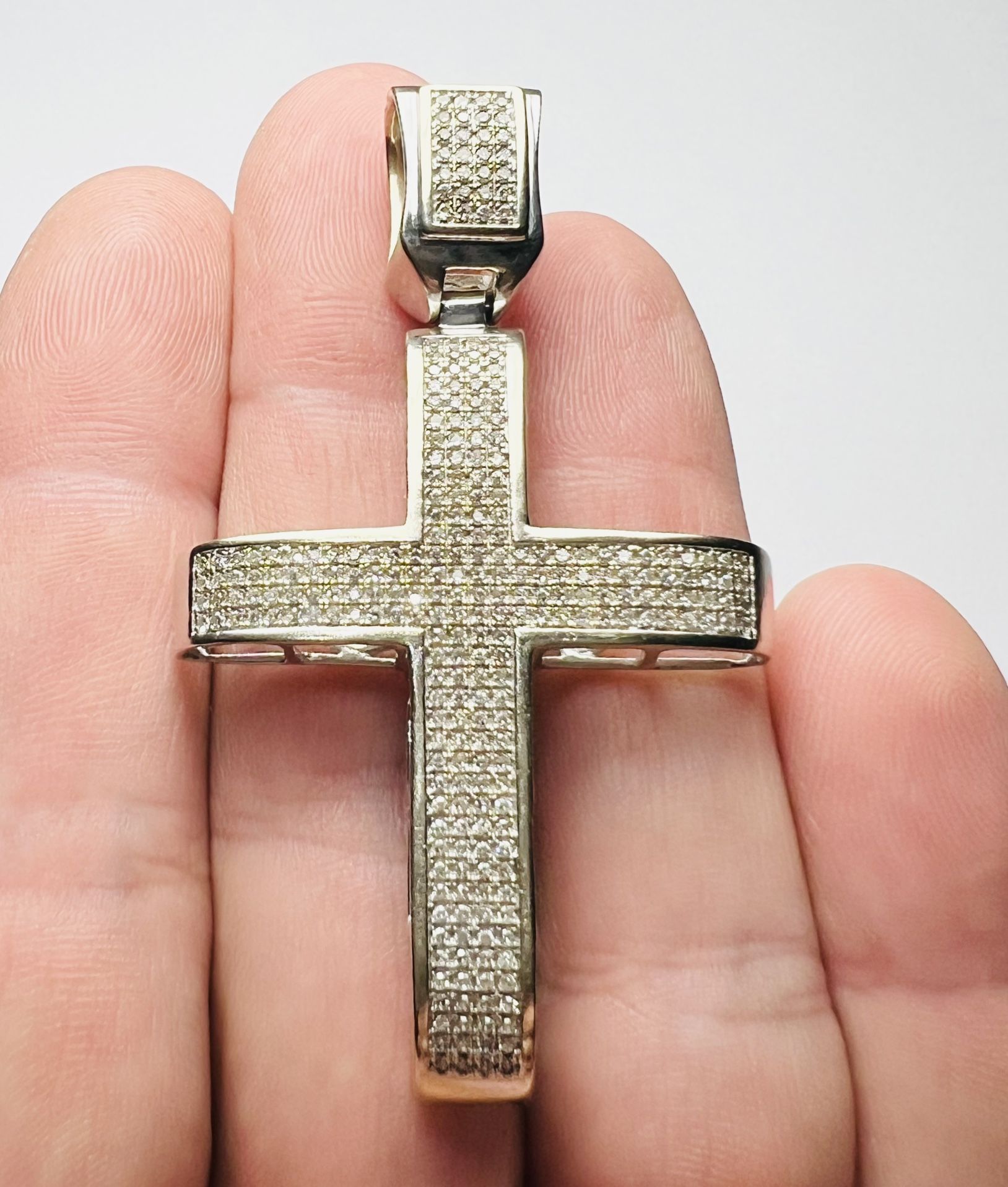 14K White Gold Cross Pendant with Diamonds for Sale in Fort Lauderdale