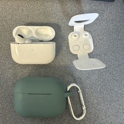 Airpords pro 1st Generation Charging Case + Left Earbud