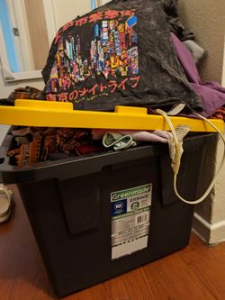 27 Gallon Tub Of Clothes 