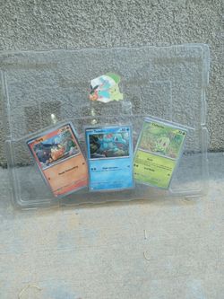 POKEMON ASCENDED HERO DELUXE PIN AND 3 HOLO PROMO CARDS