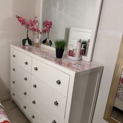 Queen size bedroom set with mattress