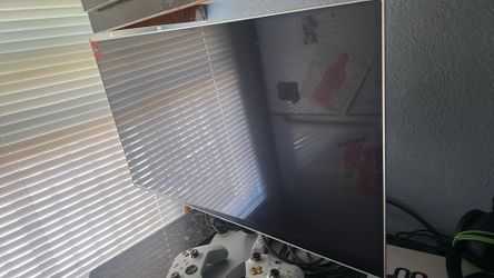 Samsung G60 OLED monitor w/ Xbox series S