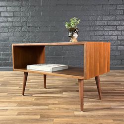 Milo Baughman Walnut Credenza/Bookcase for Glenn of California, c.1950’s
- Delivery Available