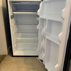 Midea Mini Fridge With Freezer