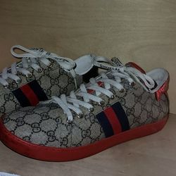 $80:Gucci Shoes  (9.5 mens) As Is