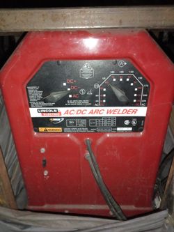 Slightly Used Lincoln Electric Welder 
