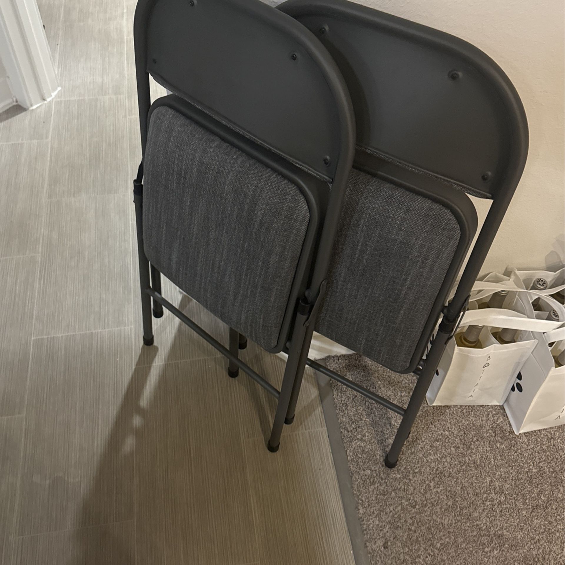 4x Folding Chairs 