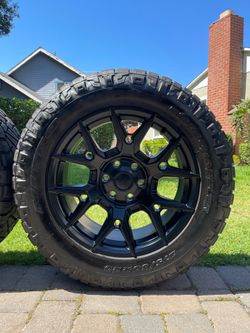 Universal 6 Lug Nut Rims & TIRES/ Universal Rines & LLANTAS De 6 birlos (6x5.31) & (6x5.5) size: 20” LIKE NEW