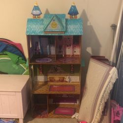 4ft Tall Frozen Dollhouse