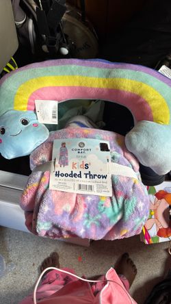 Kids hooded throw And Rainbow Neck Pillow
