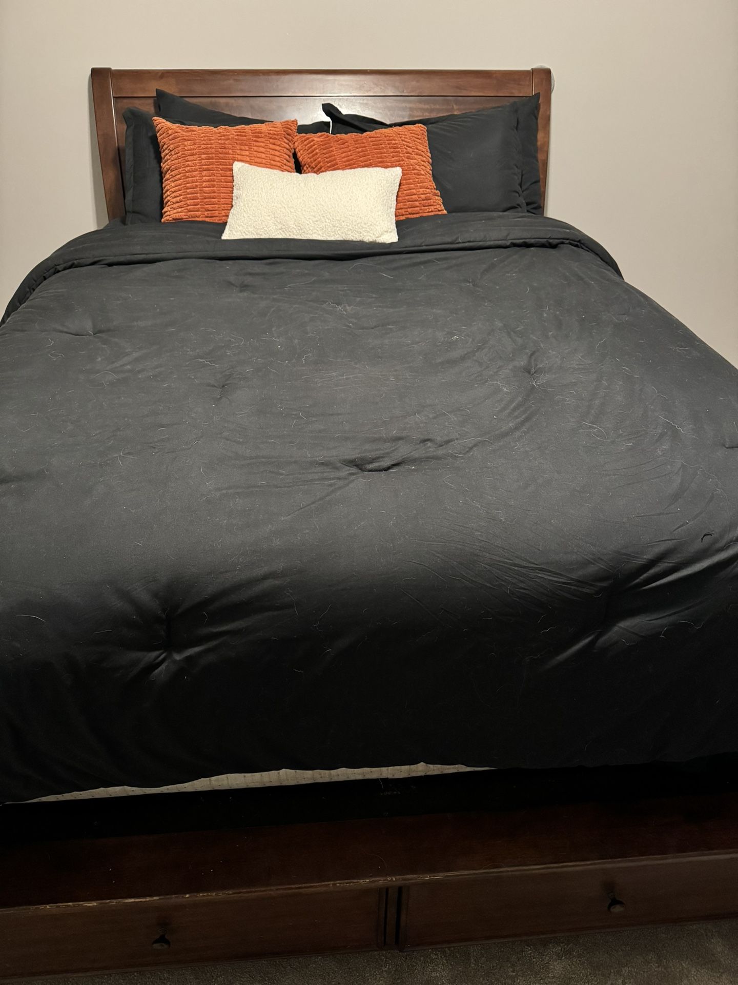 Queen Size Bed W/ Pull Out Drawers, Mattress And Box Spring