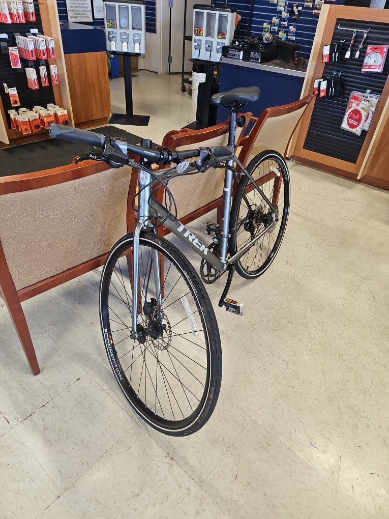 Trek Zektor 2 Silver 18 Speed Bike 814883-1