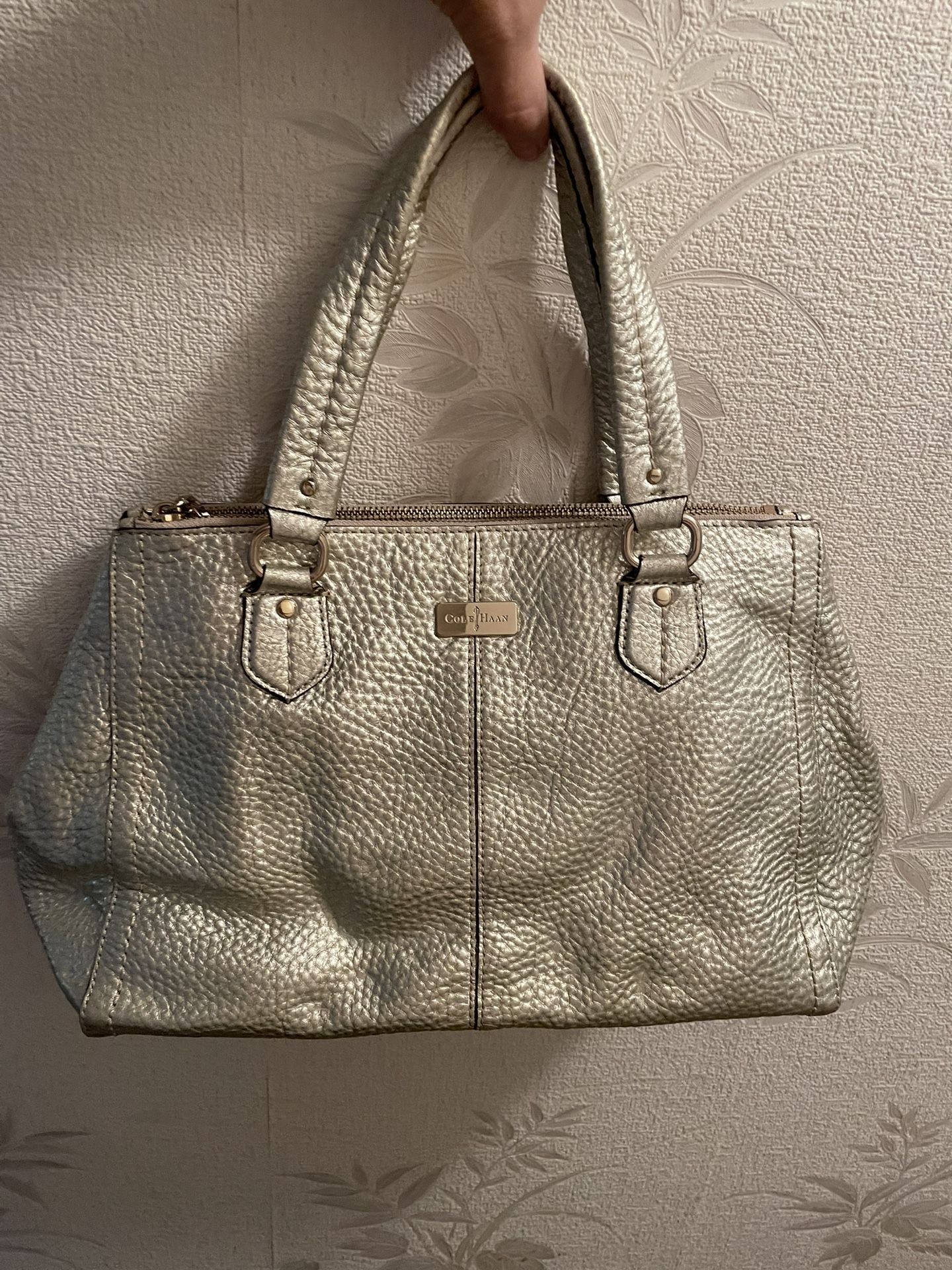 Cole Hann Purse Is Unique And Made Of Great quality