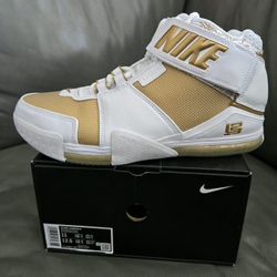 **Yes It's Available ** Nike Lebron Zoom 2 'Maccabi' Size 11 Men White Metallic Gold