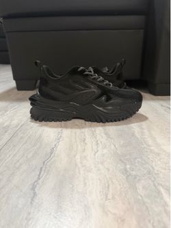 Javis Shoes