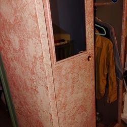 METAL CLOSET WITH MIRROR