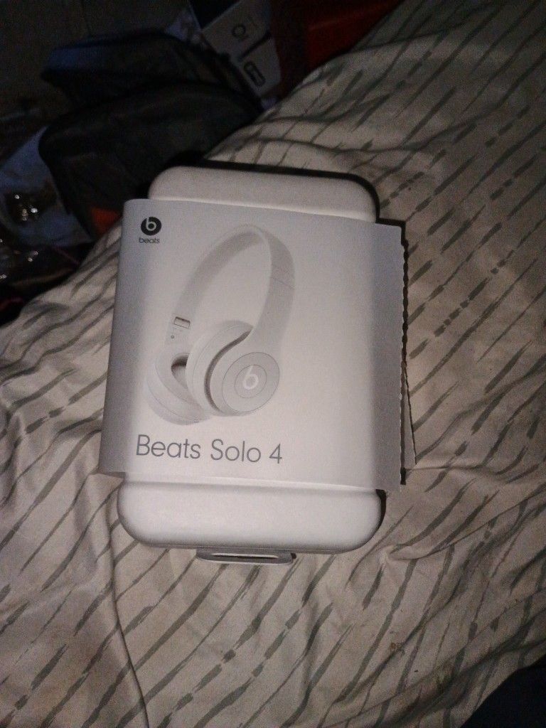 Beats Solo 4
