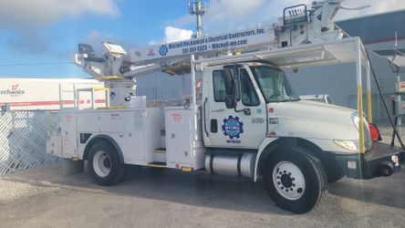 2012 International with Terex Digger Derrick Durastar 4300
